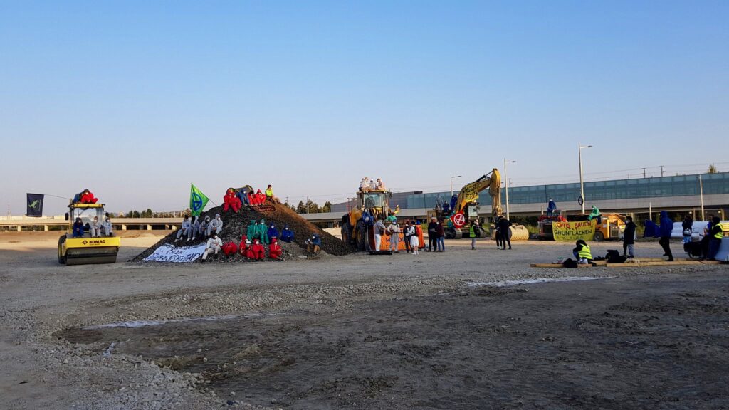 Blockade der Stadtautobahnbaustelle Hausfeldstraße 51429522164_398709dae3_k