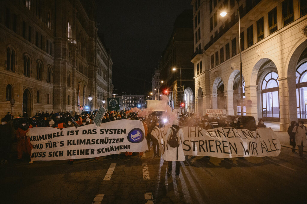 Demo Stopp die Kriminalisierung der Klimabewegung 2021 51755253515_4975d839aa_k